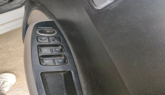 2014 Hyundai Xcent S 1.2, Petrol, Manual, 2,23,546 km, interior