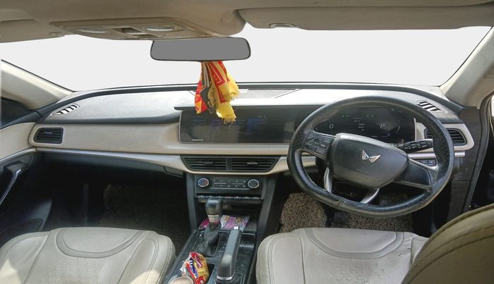 2023 Mahindra XUV700 AX 5 D AT 7 STR, Diesel, Automatic, 76,705 km, interior