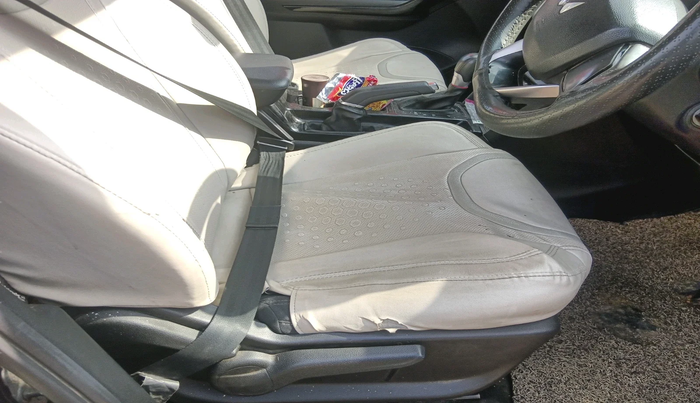 2023 Mahindra XUV700 AX 5 D AT 7 STR, Diesel, Automatic, 76,705 km, interior