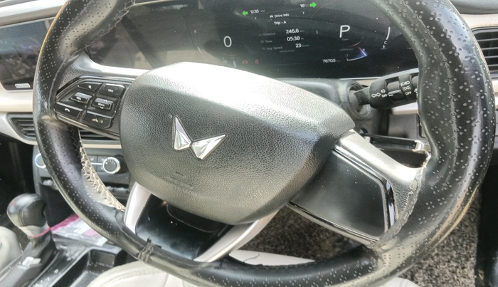 2023 Mahindra XUV700 AX 5 D AT 7 STR, Diesel, Automatic, 76,705 km, interior