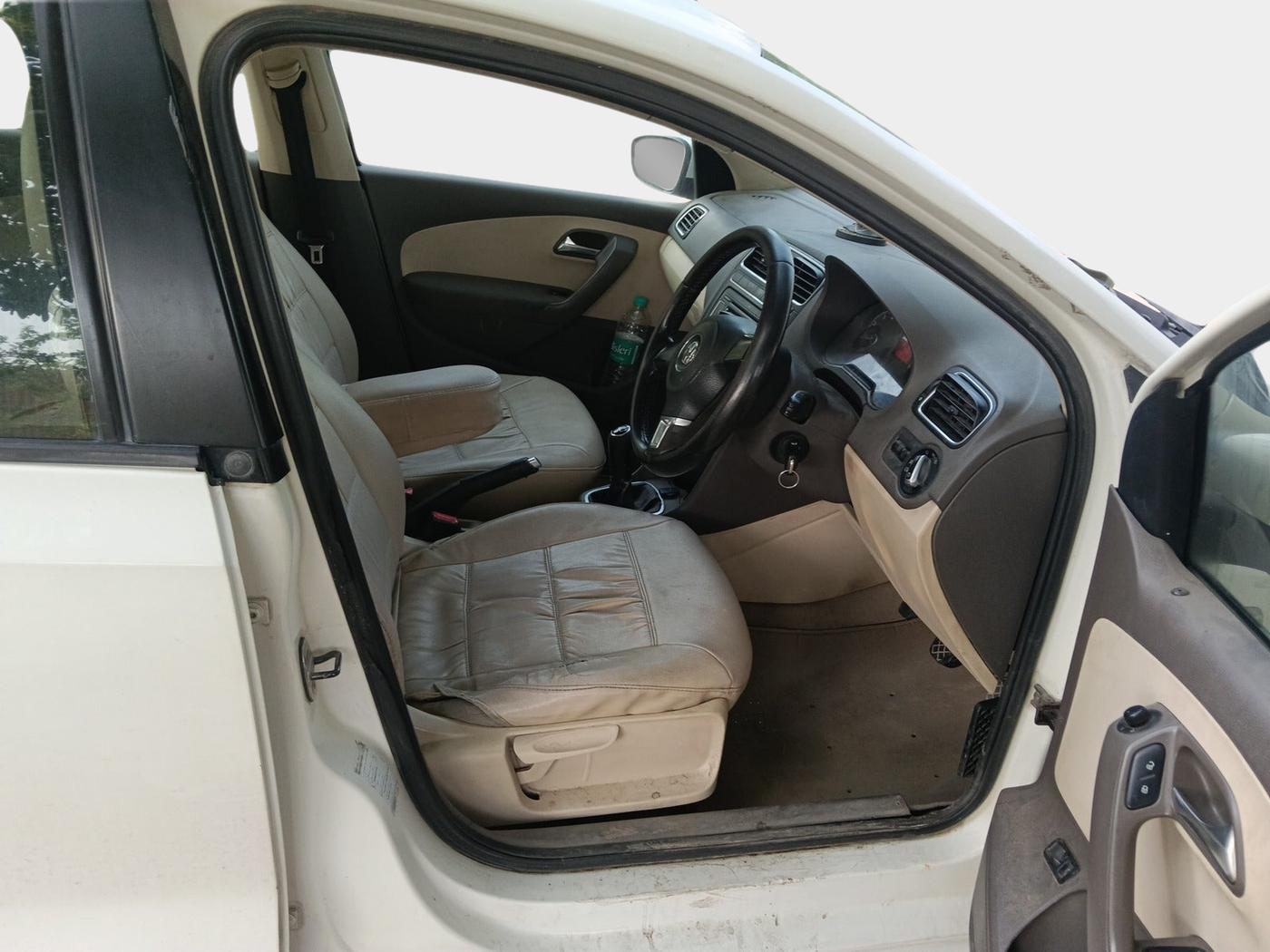 2010 Volkswagen Vento HIGHLINE 1.6 MPI, Petrol, Manual, 91,011 km, interior