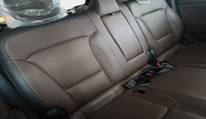 2024 Mahindra SCORPIO-N Z8 PETROL MT 7 STR, Petrol, Manual, 19,352 km, interior