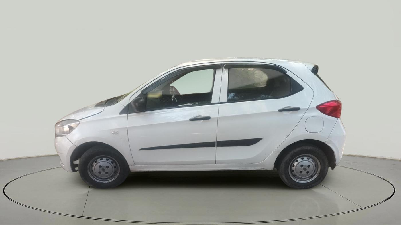 2017 Tata Tiago XM PETROL, Petrol, Manual, 1,39,160 km, exterior