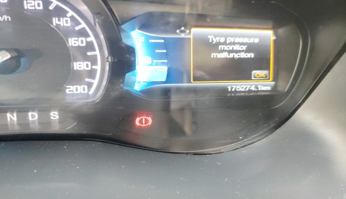 2016 Ford Endeavour TITANIUM 3.2 4X4 AT, Diesel, Automatic, 1,75,274 km, interior