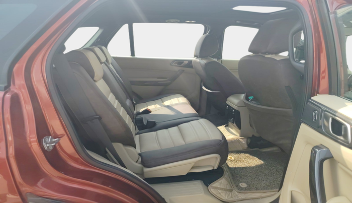 2016 Ford Endeavour TITANIUM 3.2 4X4 AT, Diesel, Automatic, 1,75,274 km, interior