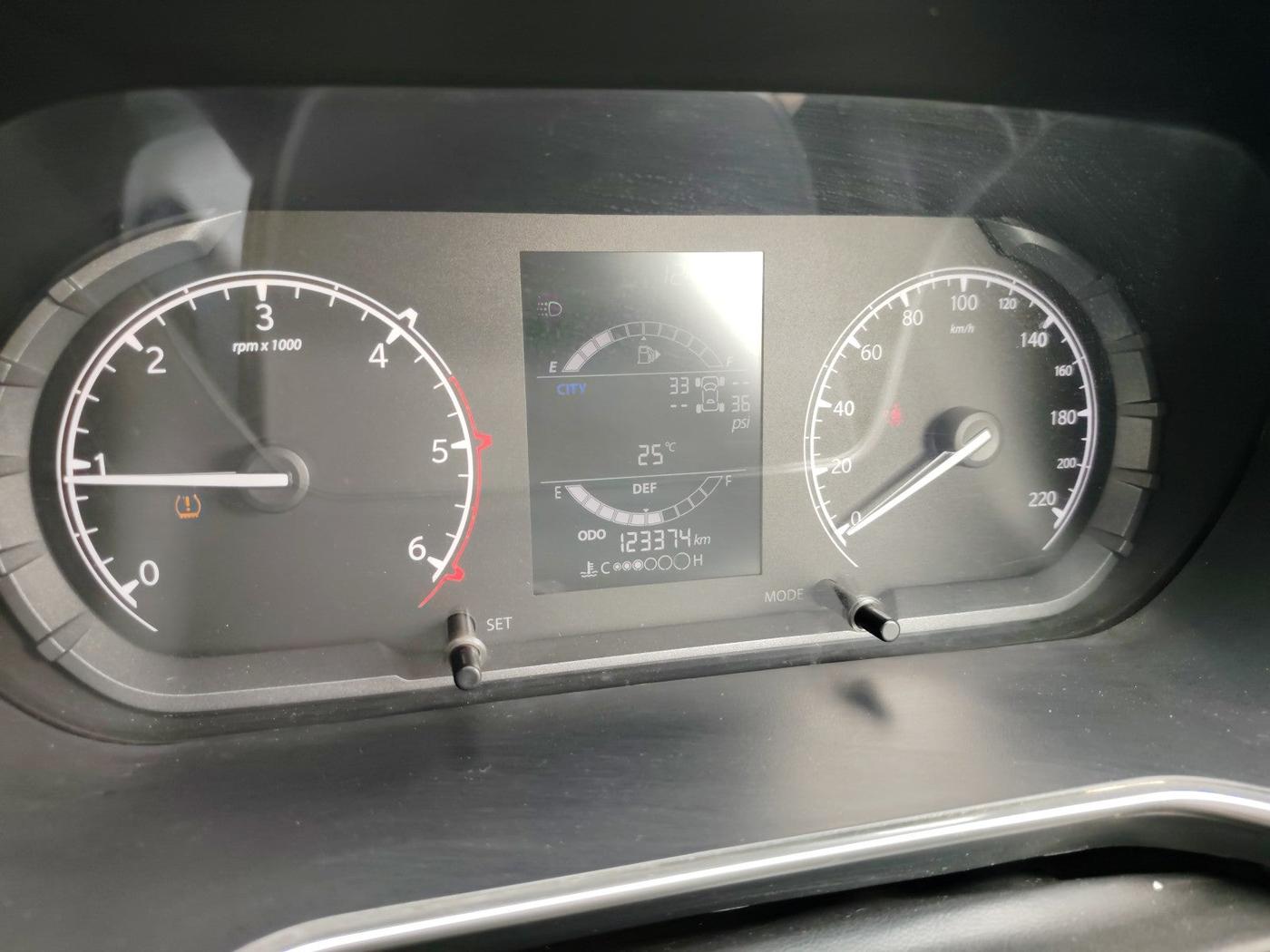 2021 Tata Safari XT, Diesel, Manual, 1,23,374 km, interior