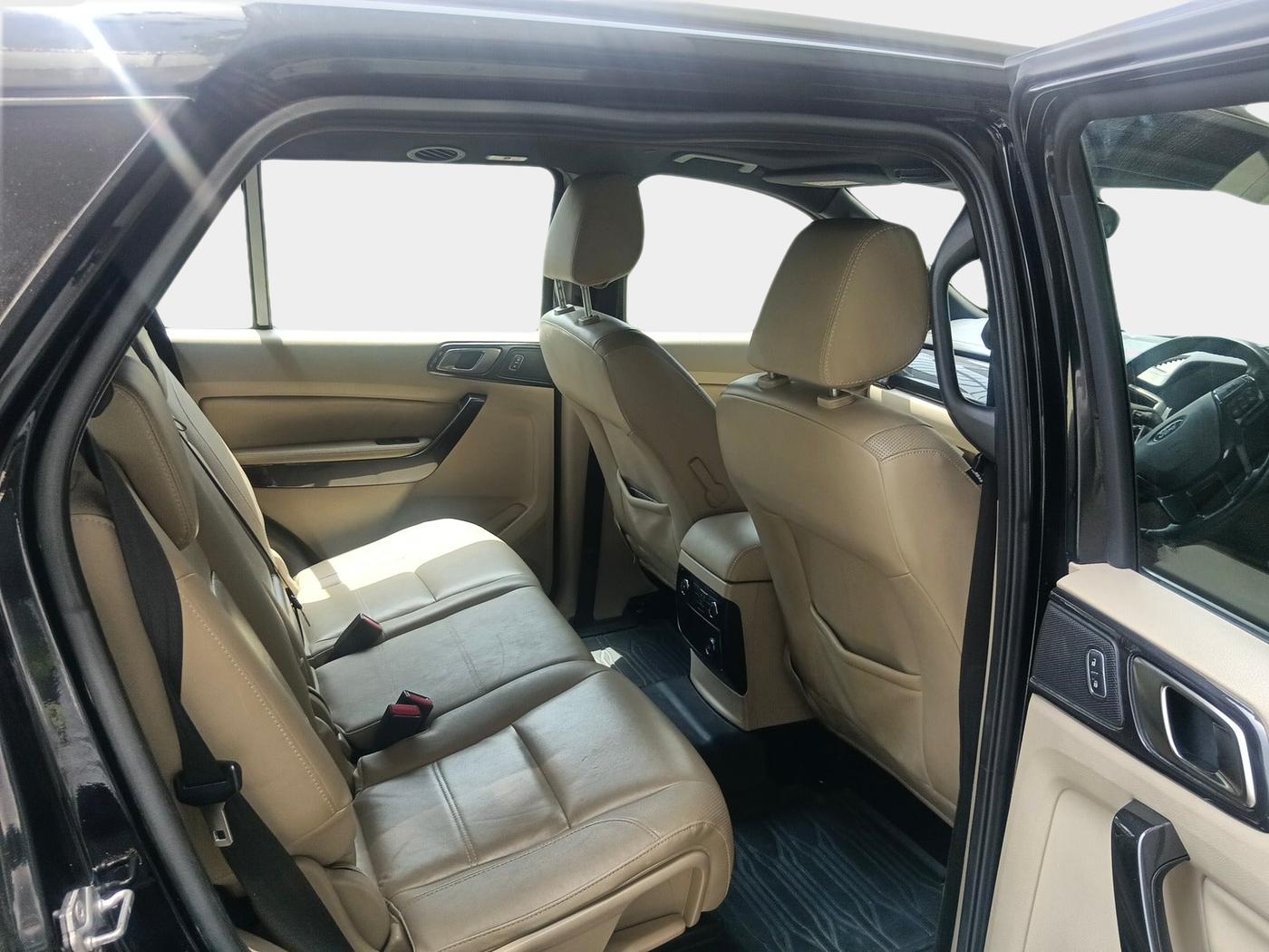 2019 Ford Endeavour TITANIUM 3.2 4X4 AT, Diesel, Automatic, 1,24,199 km, interior