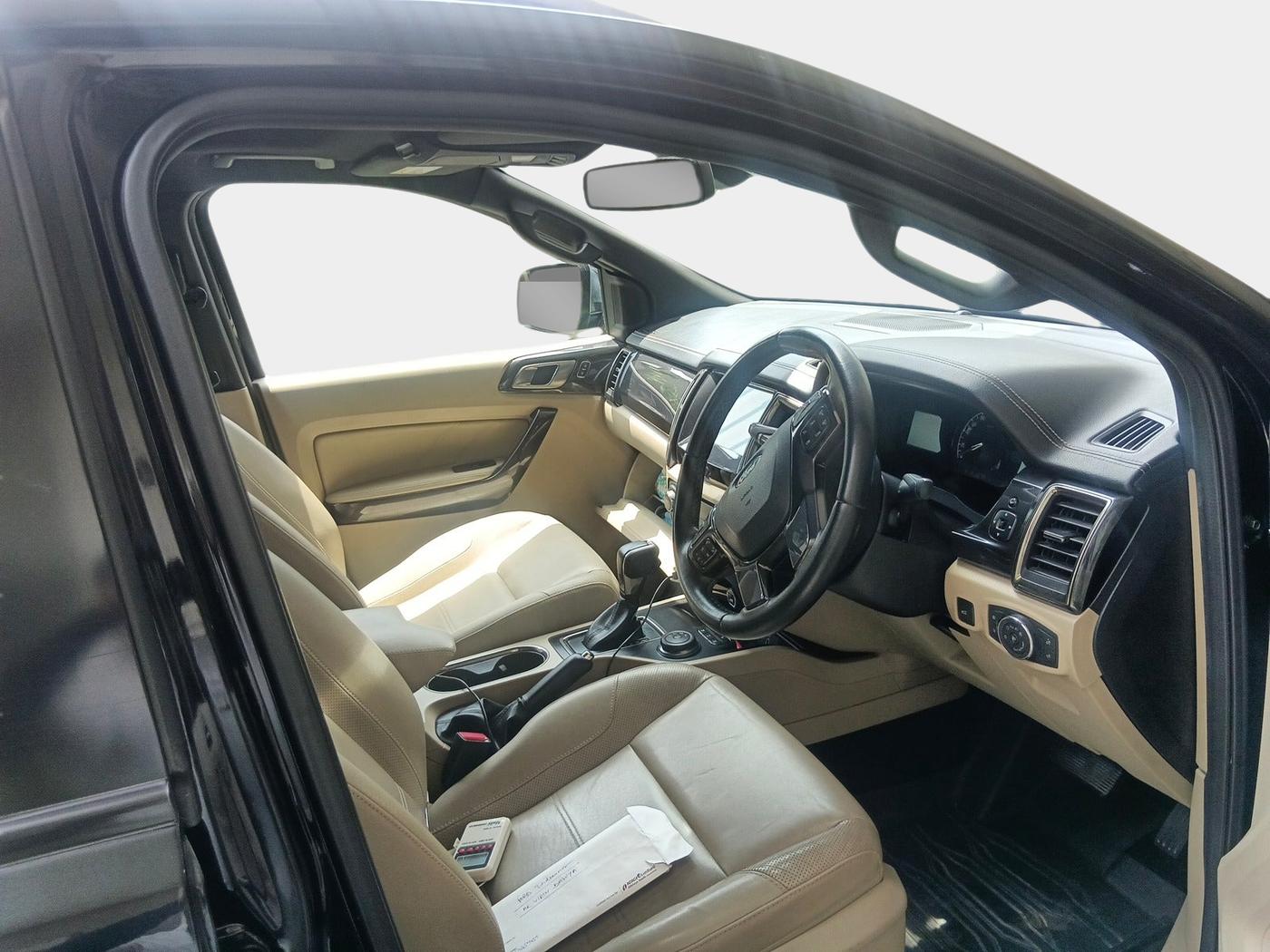 2019 Ford Endeavour TITANIUM 3.2 4X4 AT, Diesel, Automatic, 1,24,199 km, interior