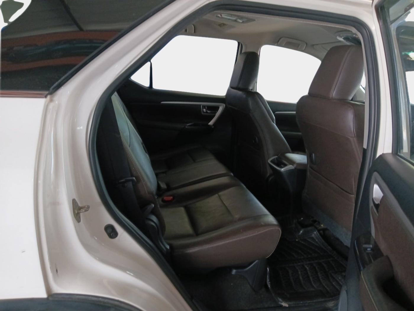 2018 Toyota Fortuner 2.8 4X2 AT, Diesel, Automatic, 1,60,357 km, interior