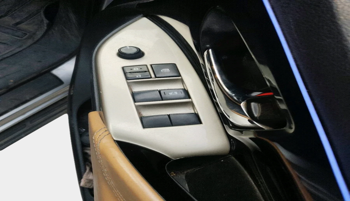 2017 Toyota Innova Crysta 2.4 GX 7 STR, Diesel, Manual, 1,58,000 km, interior