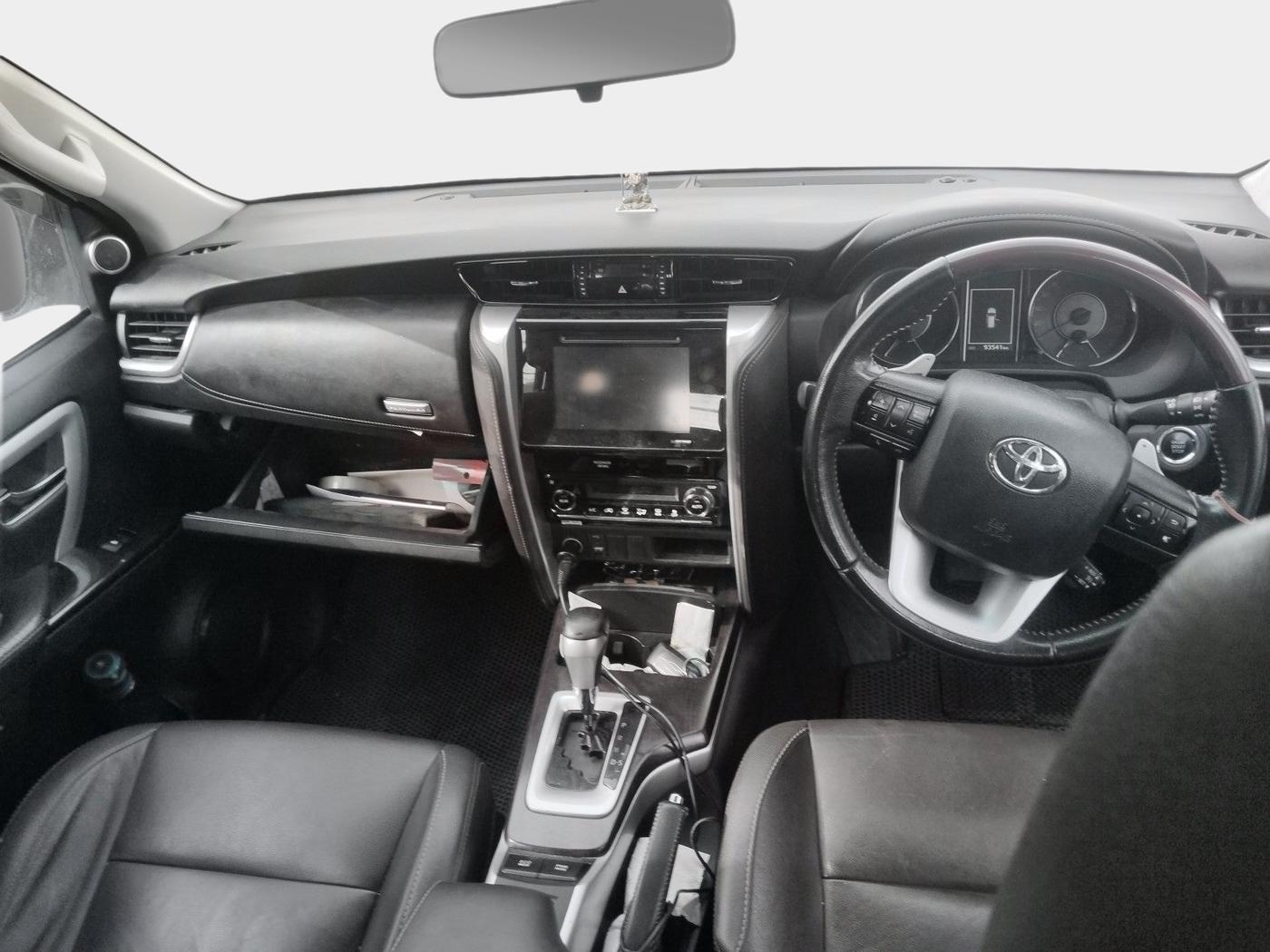 2017 Toyota Fortuner 2.8 4X2 AT, Diesel, Automatic, 93,544 km, interior
