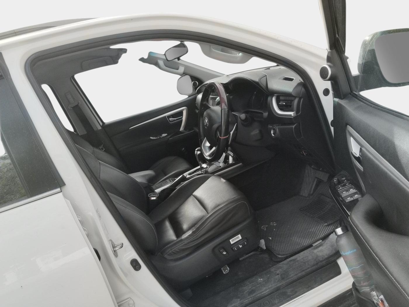 2017 Toyota Fortuner 2.8 4X2 AT, Diesel, Automatic, 93,544 km, interior