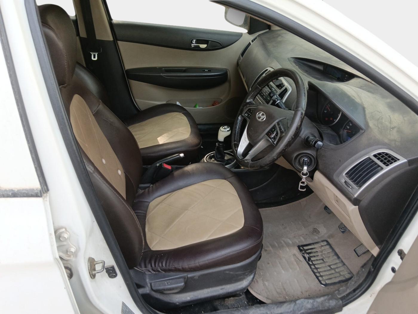 2012 Hyundai i20 SPORTZ 1.4 CRDI, Diesel, Manual, 1,28,000 km, interior