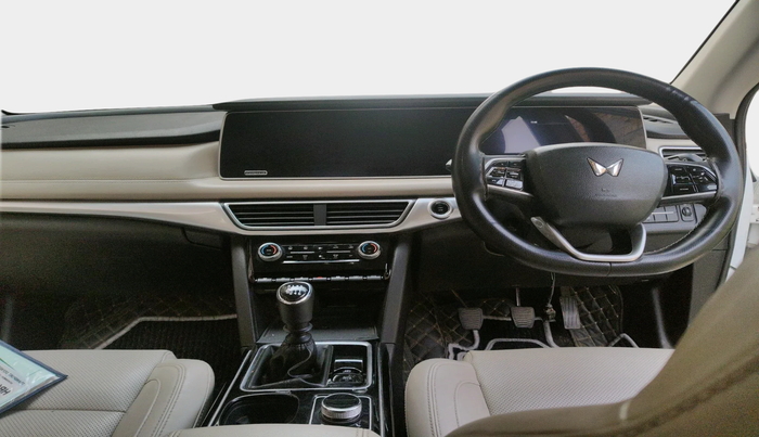 2022 Mahindra XUV700 AX 7 LUXURY D MT 7 STR, Diesel, Manual, 85,699 km, interior