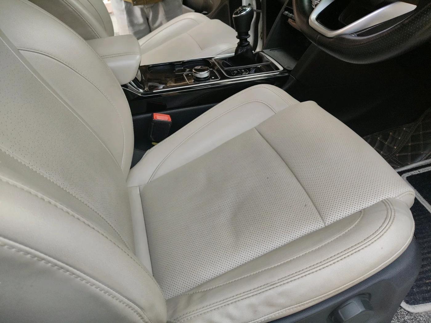 2022 Mahindra XUV700 AX 7 LUXURY D MT 7 STR, Diesel, Manual, 85,699 km, interior