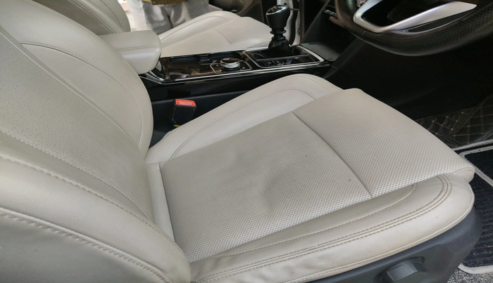 2022 Mahindra XUV700 AX 7 LUXURY D MT 7 STR, Diesel, Manual, 85,699 km, interior