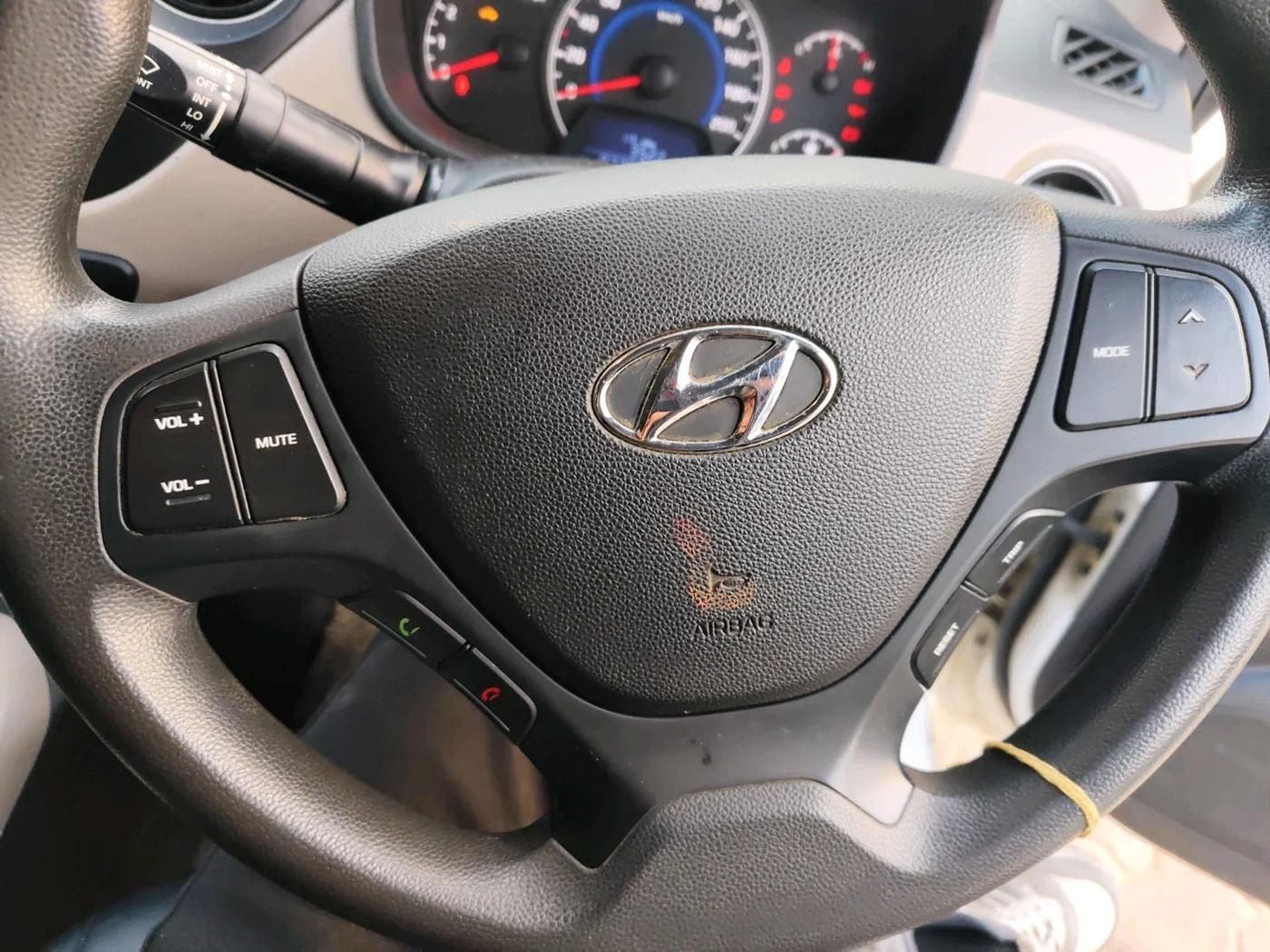 2017 Hyundai Grand i10 SPORTZ U2 1.2 CRDI, Diesel, Manual, 87,204 km, interior