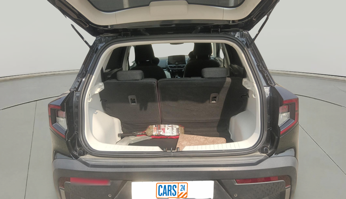 2024 Mahindra XUV 3XO MX3 1.2 L TCMPFi, Petrol, Manual, 11,381 km, exterior