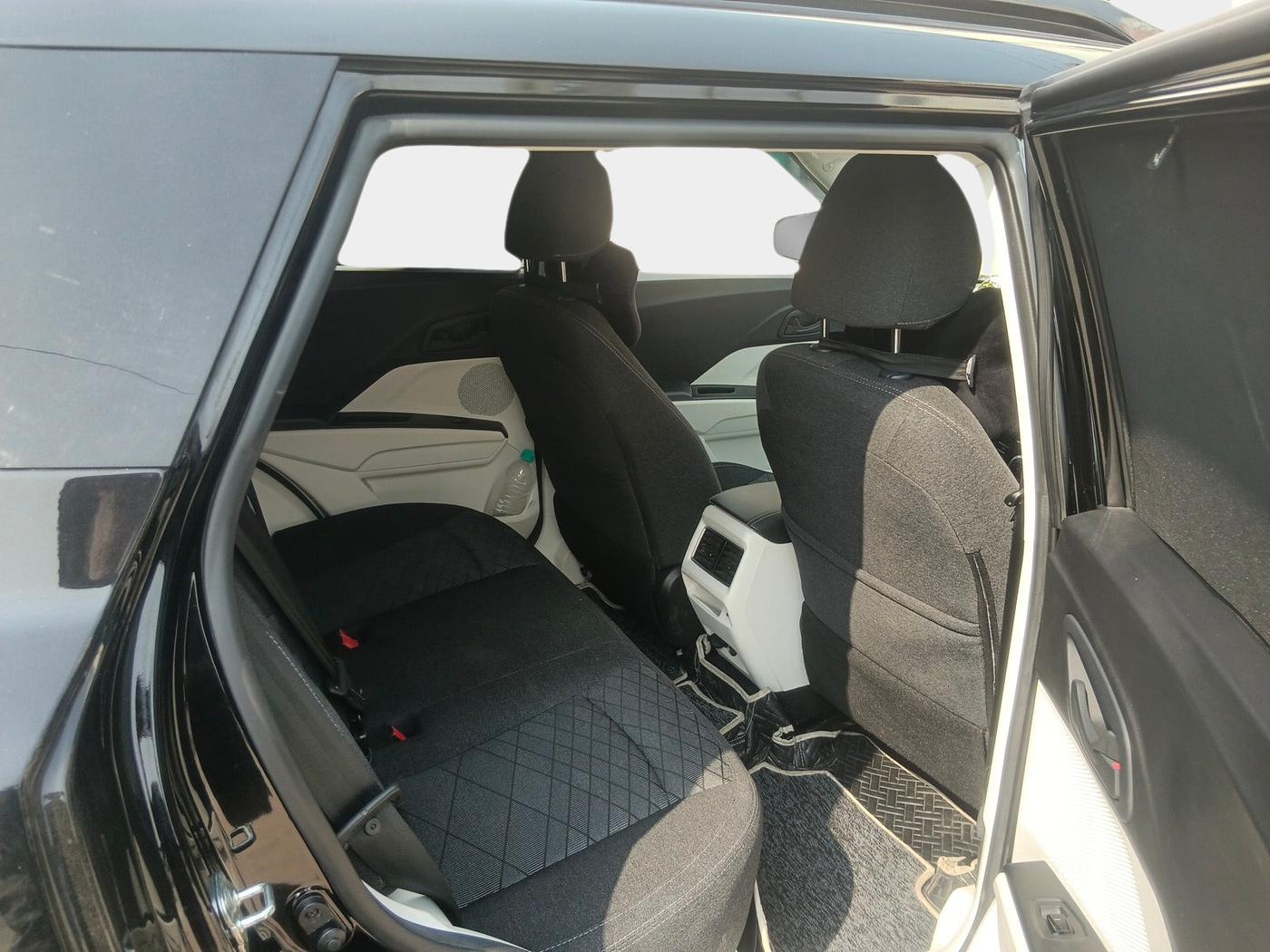 2024 Mahindra XUV 3XO MX3 1.2 L TCMPFi, Petrol, Manual, 11,900 km, interior