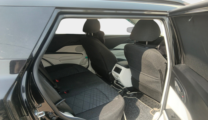 2024 Mahindra XUV 3XO MX3 1.2 L TCMPFi, Petrol, Manual, 11,381 km, interior