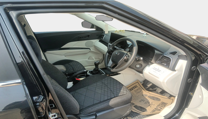 2024 Mahindra XUV 3XO MX3 1.2 L TCMPFi, Petrol, Manual, 11,381 km, interior