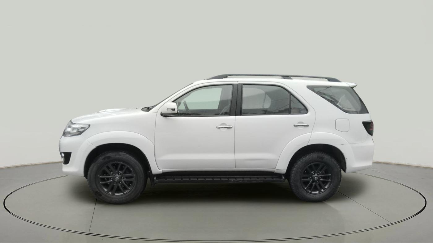 2013 Toyota Fortuner 3.0 4X2 AT, Diesel, Automatic, 2,36,761 km, exterior