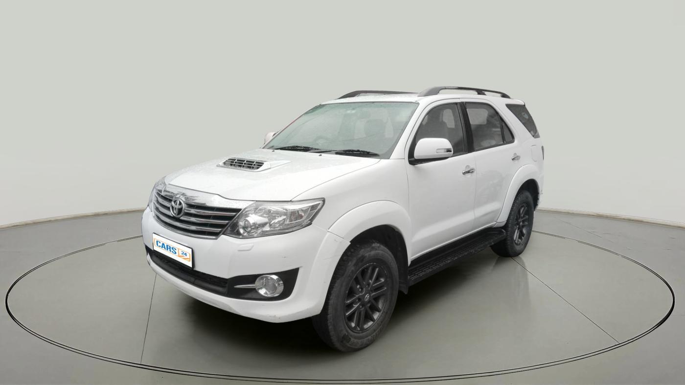 2013 Toyota Fortuner 3.0 4X2 AT, Diesel, Automatic, 2,36,761 km, exterior