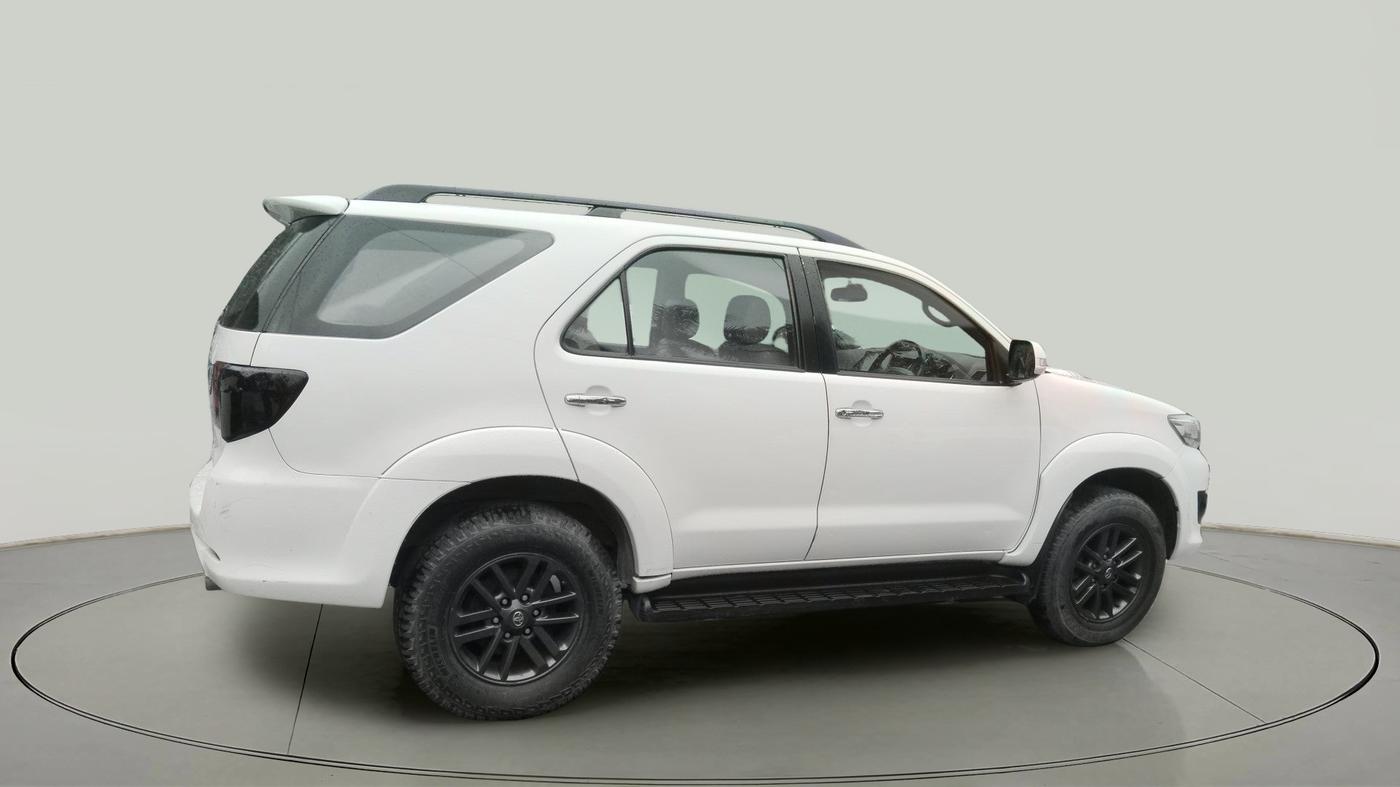 2013 Toyota Fortuner 3.0 4X2 AT, Diesel, Automatic, 2,36,761 km, exterior