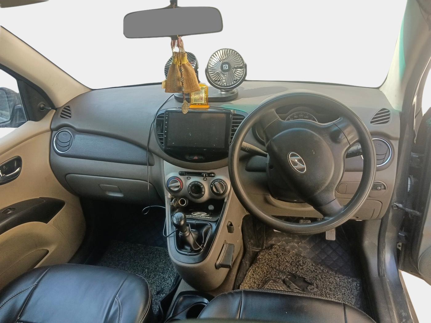 2011 Hyundai i10 MAGNA 1.1, CNG, Manual, 1,71,154 km, interior