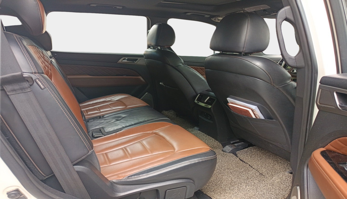 2018 Mahindra ALTURAS G4 4WD AT, Diesel, Automatic, 1,91,952 km, interior