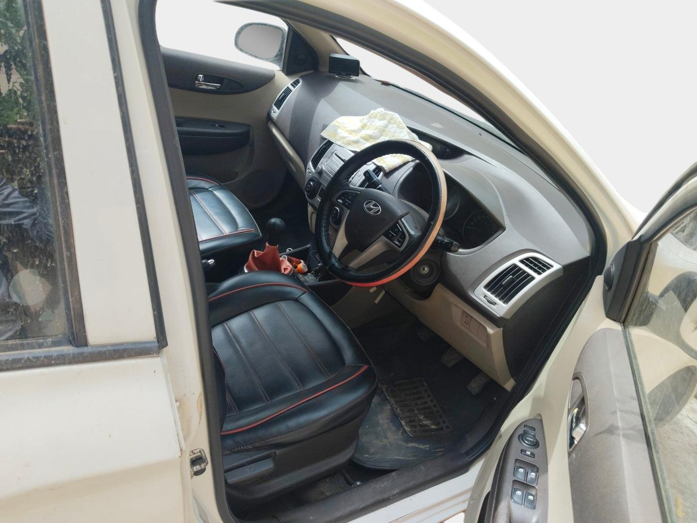 2011 Hyundai i20 SPORTZ 1.2, Petrol, Manual, 61,982 km, interior