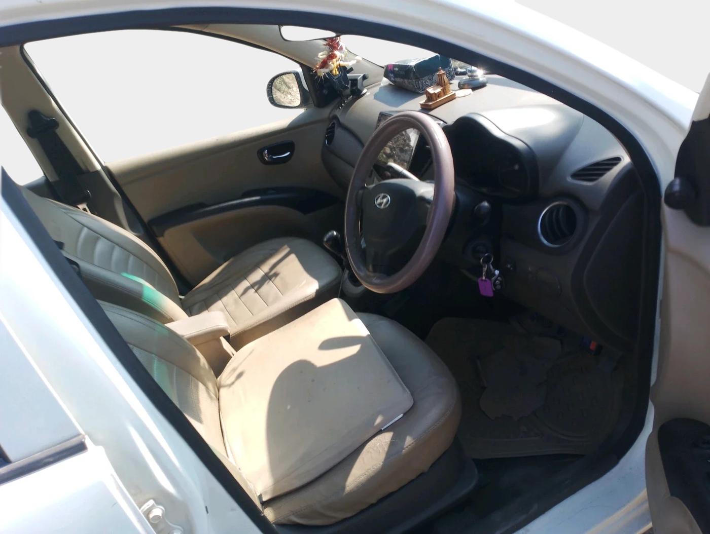 2013 Hyundai i10 MAGNA 1.2, CNG, Manual, 1,08,974 km, interior