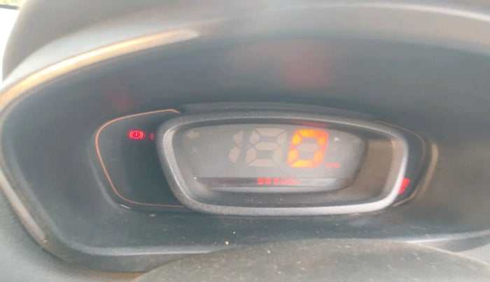 2017 Renault Kwid RXT 1.0 (O), Petrol, Manual, 98,932 km, interior