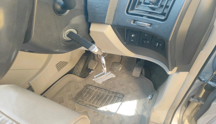 2016 Mahindra XUV500 W6, Diesel, Manual, 74,583 km, interior