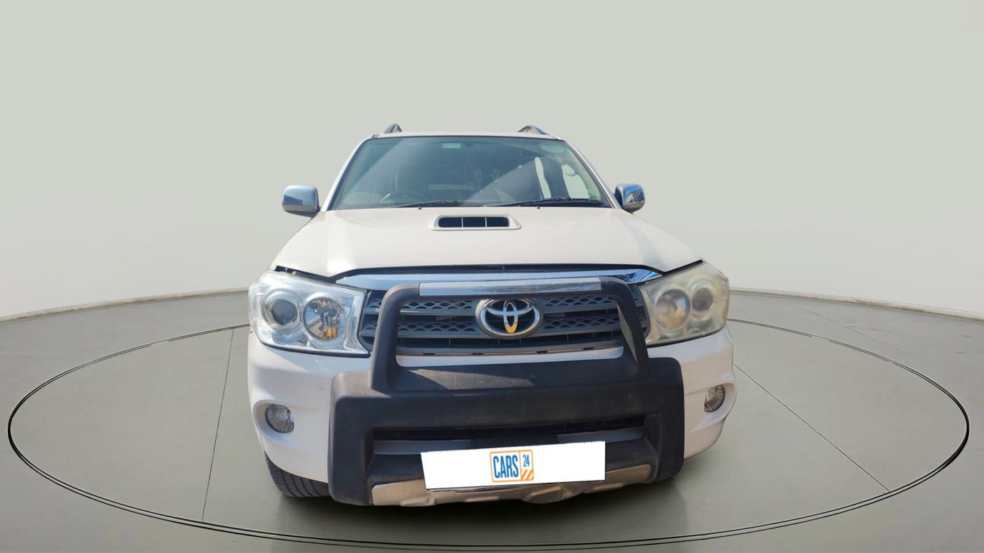 2010 Toyota Fortuner 3.0 4X4 MT, Diesel, Manual, 1,54,173 km, exterior