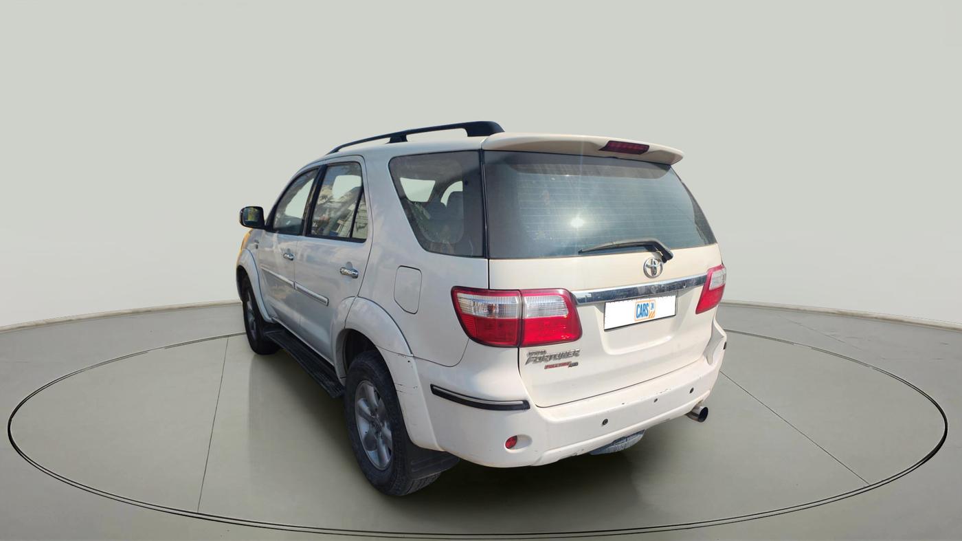 2010 Toyota Fortuner 3.0 4X4 MT, Diesel, Manual, 1,54,173 km, exterior