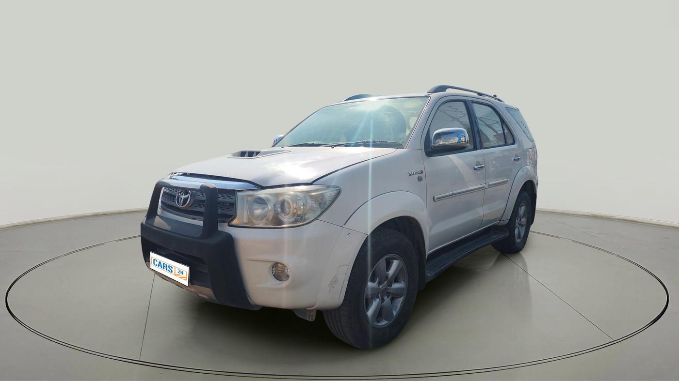 2010 Toyota Fortuner 3.0 4X4 MT, Diesel, Manual, 1,54,173 km, exterior
