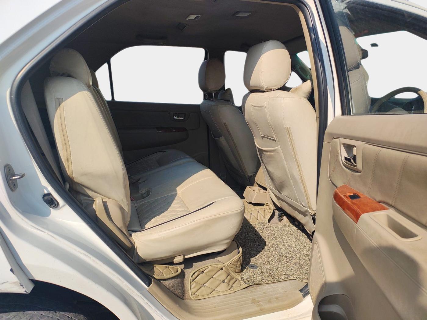 2010 Toyota Fortuner 3.0 4X4 MT, Diesel, Manual, 1,54,173 km, interior