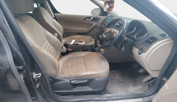 2010 Skoda Yeti ELEGANCE 2.0 TDI CR 4X4, Diesel, Manual, 64,000 km, interior