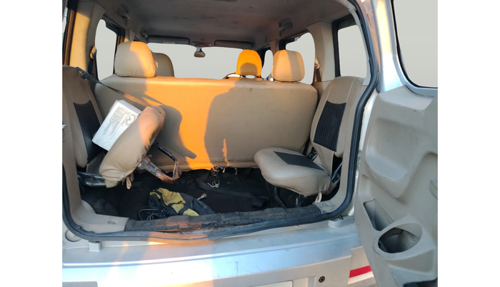 2016 Mahindra TUV300 T8, Diesel, Manual, 1,19,088 km, exterior