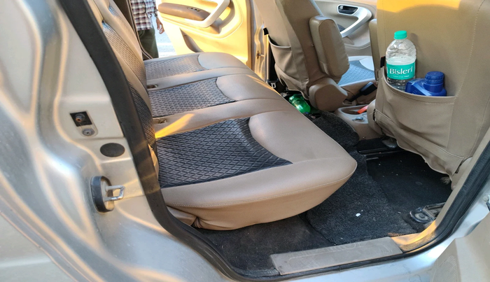 2016 Mahindra TUV300 T8, Diesel, Manual, 1,19,088 km, interior