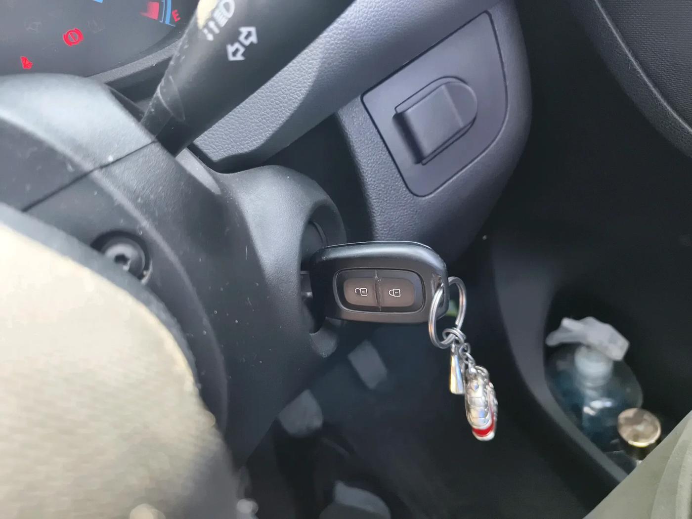 2021 Renault Kwid RXT 1.0 (O), Petrol, Manual, 23,360 km, interior