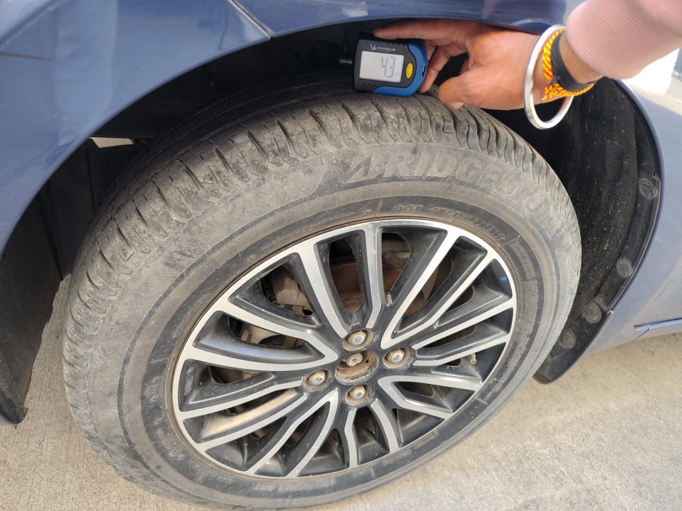 2017 Maruti Dzire ZXI PLUS, Petrol, Manual, 18,614 km, tyre