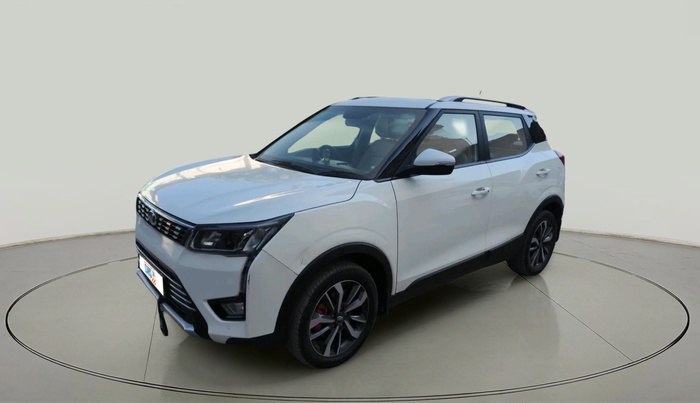 2020 Mahindra XUV300 W8 (O) 1.5 DIESEL AMT, Diesel, Automatic, 34,684 km, exterior