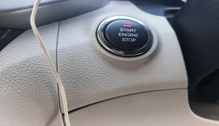 2020 Mahindra XUV300 W8 (O) 1.5 DIESEL AMT, Diesel, Automatic, 34,684 km, interior