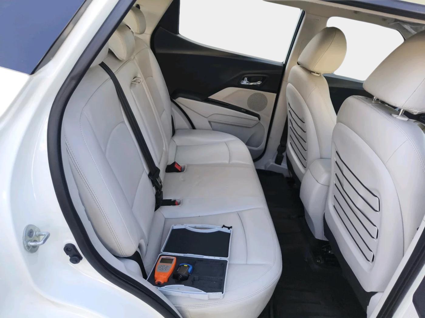 2020 Mahindra XUV300 W8 (O) 1.5 DIESEL AMT, Diesel, Automatic, 34,684 km, interior