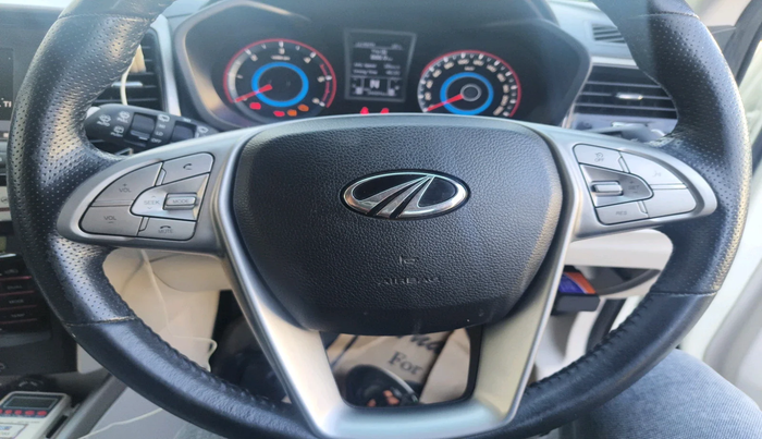 2020 Mahindra XUV300 W8 (O) 1.5 DIESEL AMT, Diesel, Automatic, 34,684 km, interior