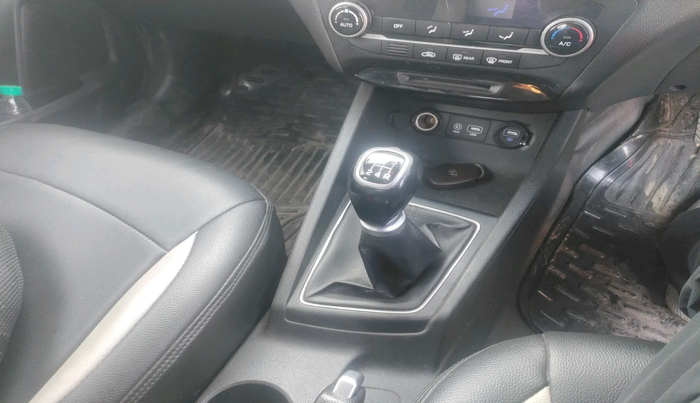 2019 Hyundai Elite i20 ASTA 1.2 (O), Petrol, Manual, 69,577 km, interior