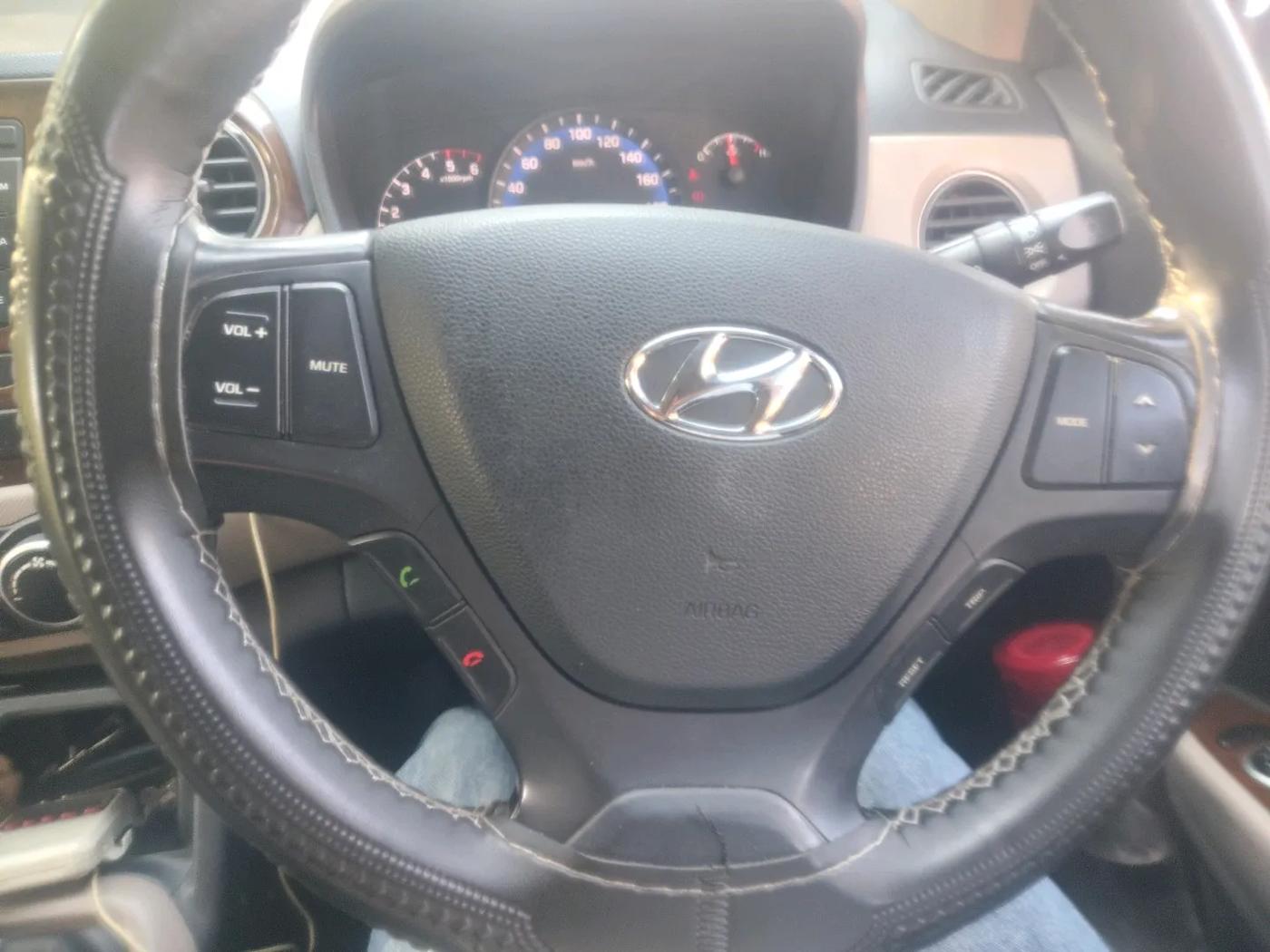 2014 Hyundai Xcent SX 1.2, Petrol, Manual, 1,15,406 km, interior