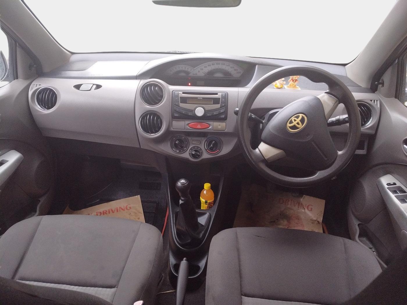 2011 Toyota Etios Liva V, Petrol, Manual, 59,205 km, interior